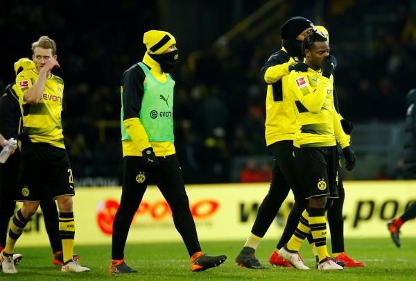 باتشواي مع لاعبي دورتموند