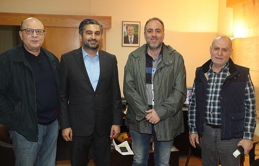 من اليسار الشيخة والصقال وسليمان والشحف