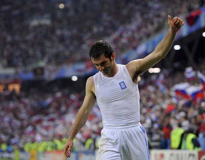 كاراجونيس القائد والمحرك الكروي للمنتخب اليوناني ومعشوق الجماهير اليونانية