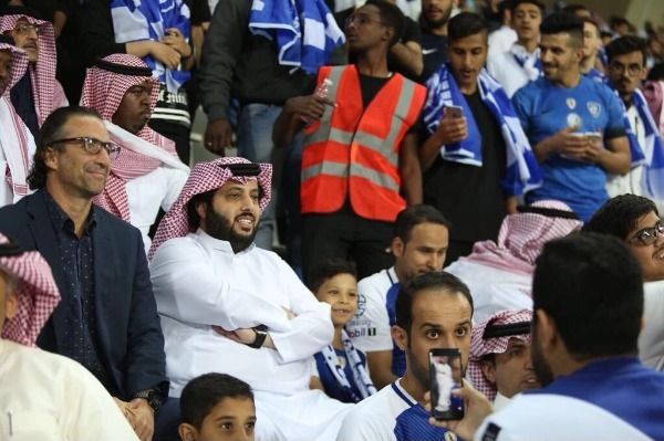 آل الشيخ في المدرجات