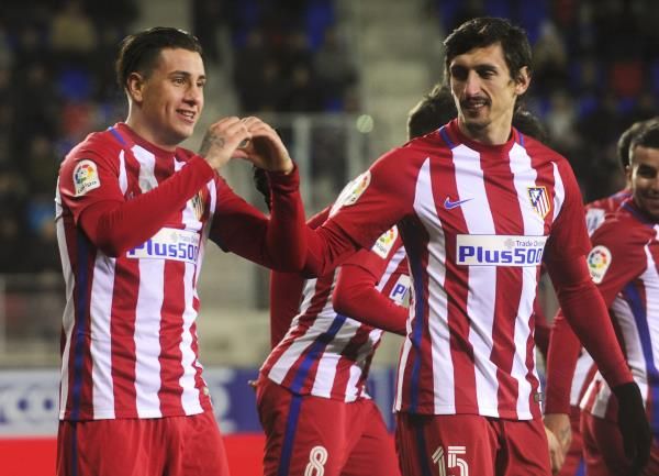 خيمينيز مع لاعبي أتلتيكو