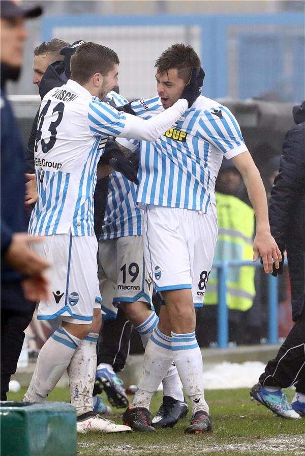 فرحة لاعبي سبال