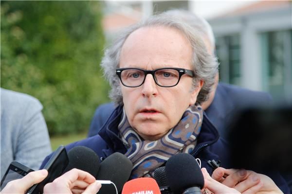 أندريا ديلا فالي مالك فيورنتينا