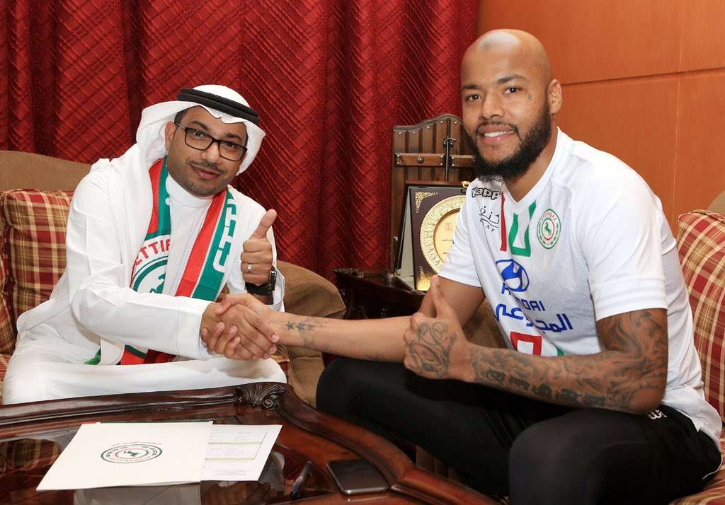 رايس مبولحي بعد التوقيع