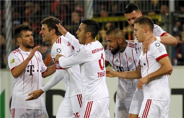 فرحة لاعبي بايرن 