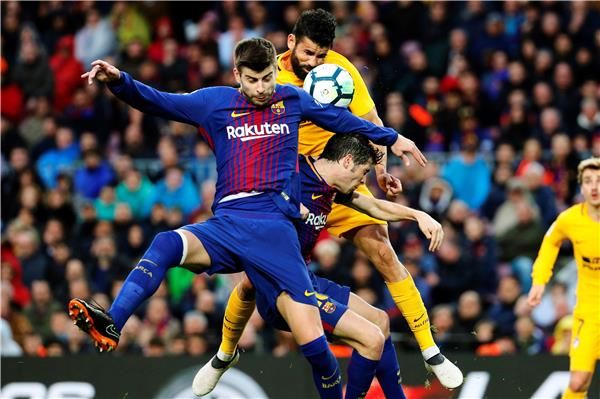 جانب من مباراة برشلونة وأتلتيكو مدريد