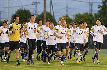 لاعبي المنتخب الياباني في أولى تدريباتهم بمدينة سايتاما اليابانية