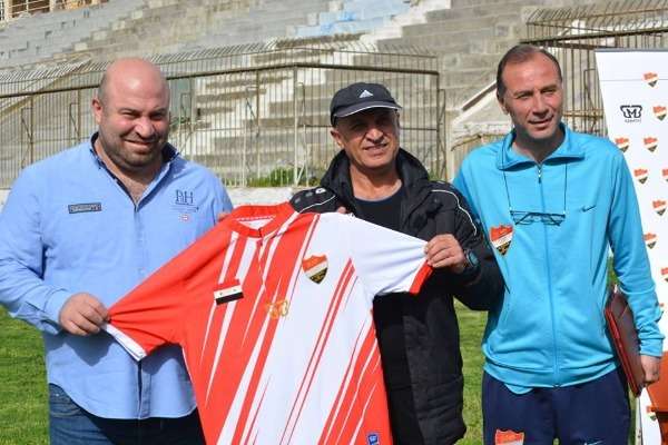 ماهر بحري أثناء تقديمه
