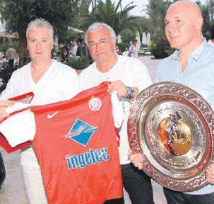 جوزي أنيغو (يحمل الدرع) و داسيي و ديشان