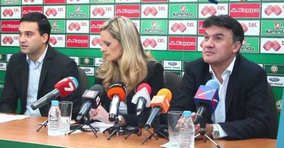 ميهايلوف (يمين)