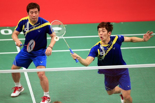 تشونج جاي-سونج (يمينًا)