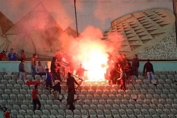 جانب من الشغب الجماهيري