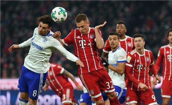 بايرن ميونخ يؤمن مستقبله الدفاعي