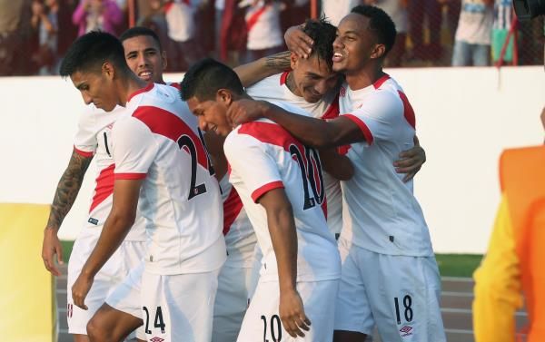 لاعبو منتخب بيرو