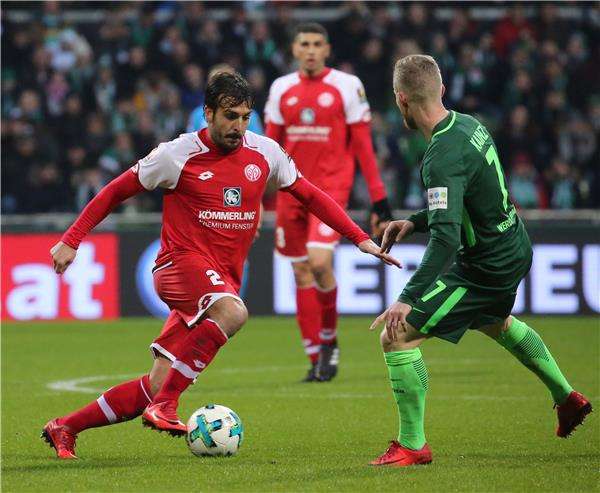 جانب من لقاء فيردر بريمن وماينز