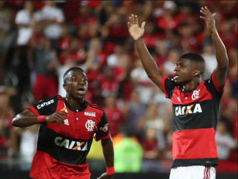  لينكولن كوريا (يمين)