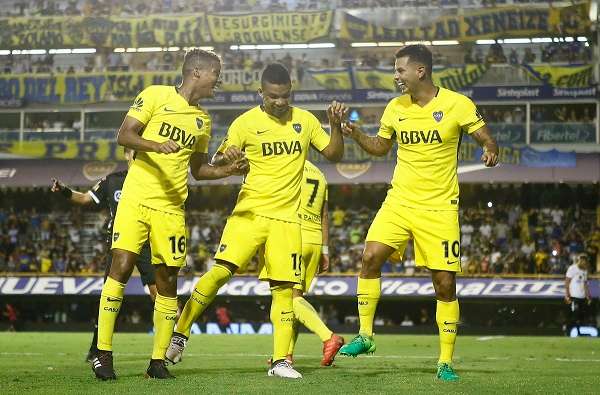 فرحة لاعبي بوكا جينيور