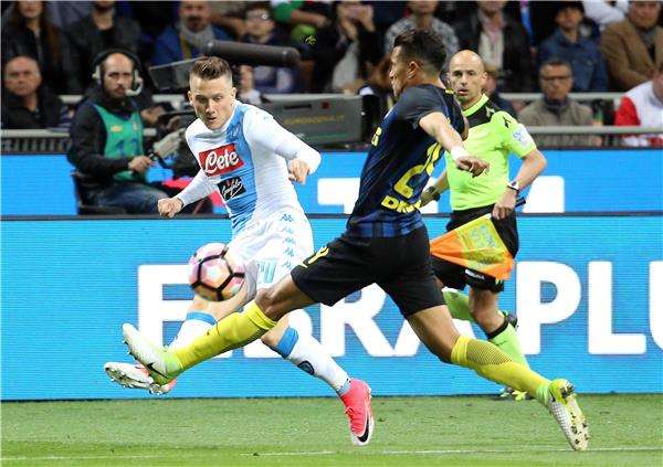 مواجهة سابقة بين إنتر ونابولي