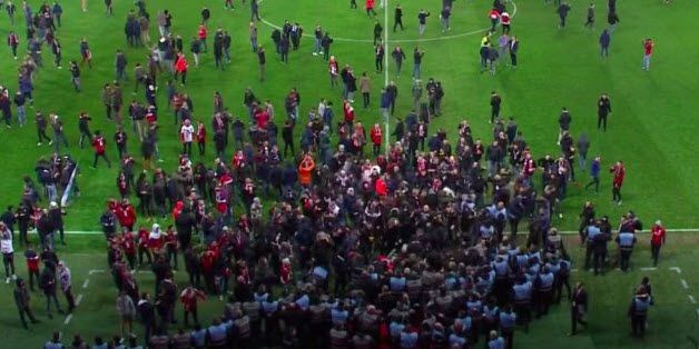 جانب من اقتحام الجماهير