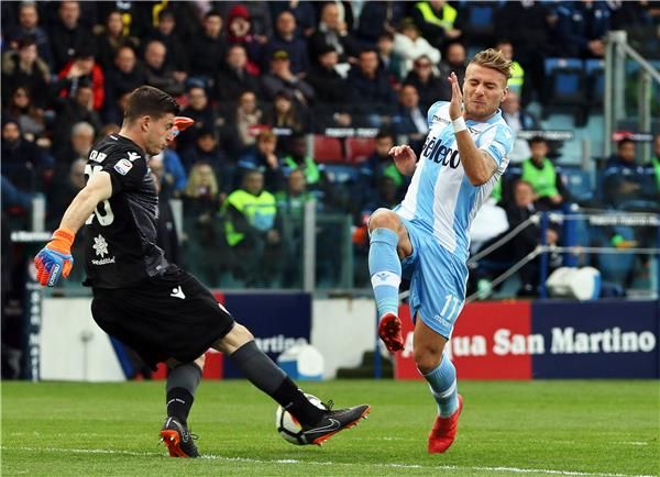 من لقاء كالياري مع لاتسيو 