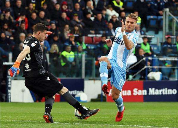 من لقاء كالياري مع لاتسيو 