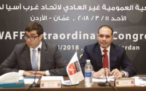 الأمير علي خلال الاجتماع