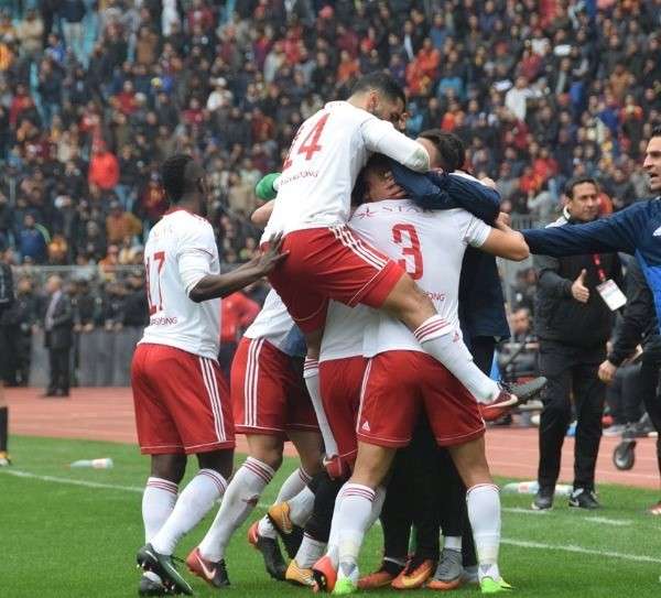 لاعبو النجم الساحلي