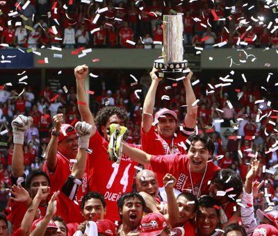 فرحة لاعبي تولوكا بالكأس