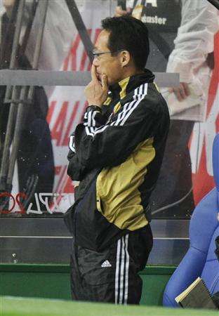 السيد أوكادا في حالة ذهول بعد الخسارة القاسية أمام كوريا الجنوبية