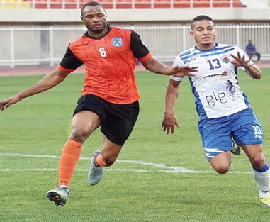 عمر دياكيتي (على اليسار)