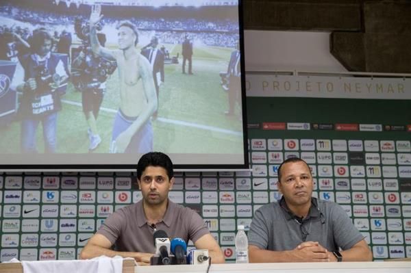 الخليفي مع والد نيمار