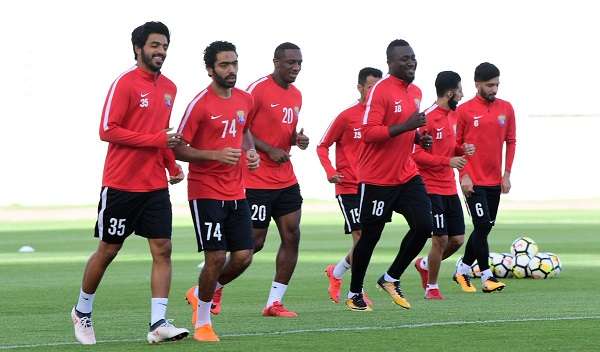 حسين الشحات مع لاعبي العين