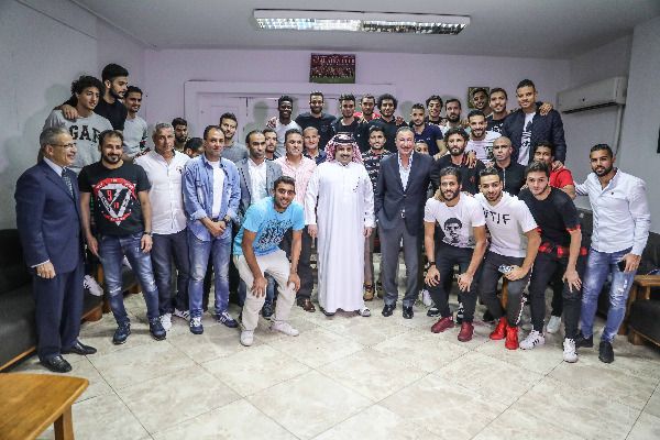 تركي آل الشيخ وسط لاعبي الأهلي