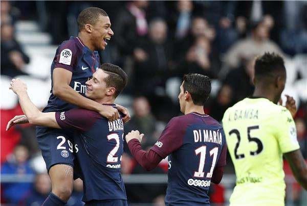 فرحة لاعبي باريس سان جيرمان