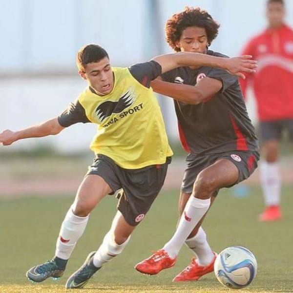 الحبيب الوسلاتي (يسار)