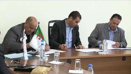 حسان حمّار (يسار)