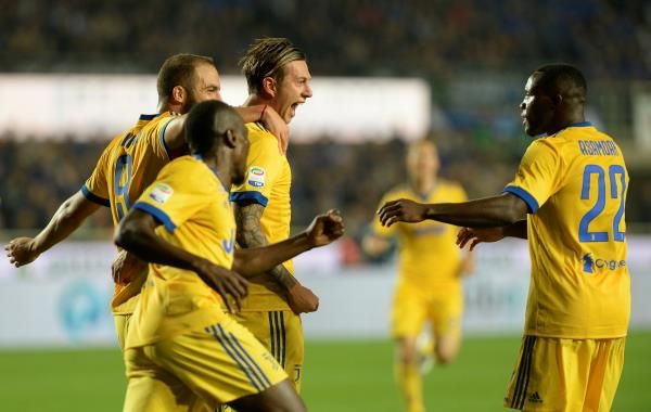 أسامواه مع لاعبي يوفنتوس