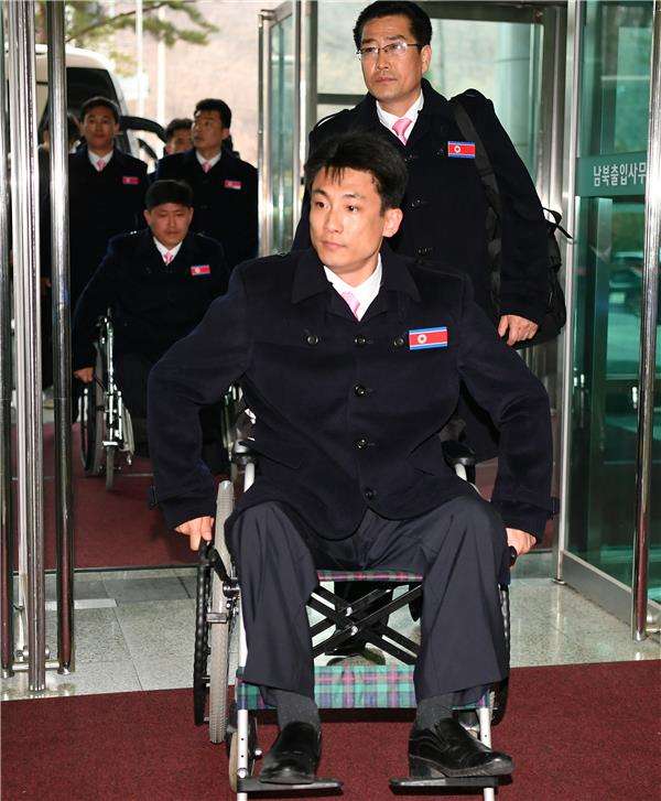 من المغادرة