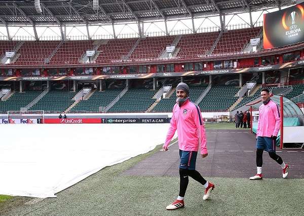 من تدريبات أتلتيكو على الملعب