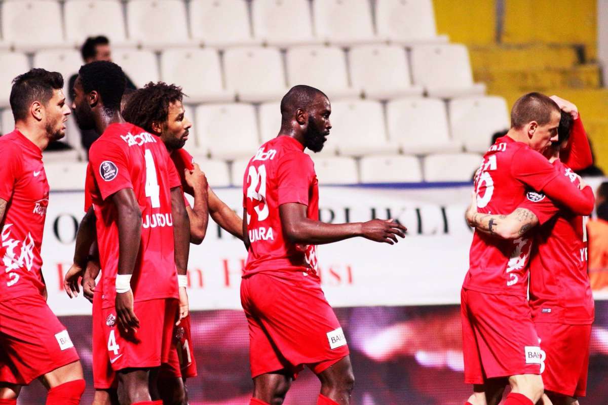 فرحة لاعبي أنطاليا سبور