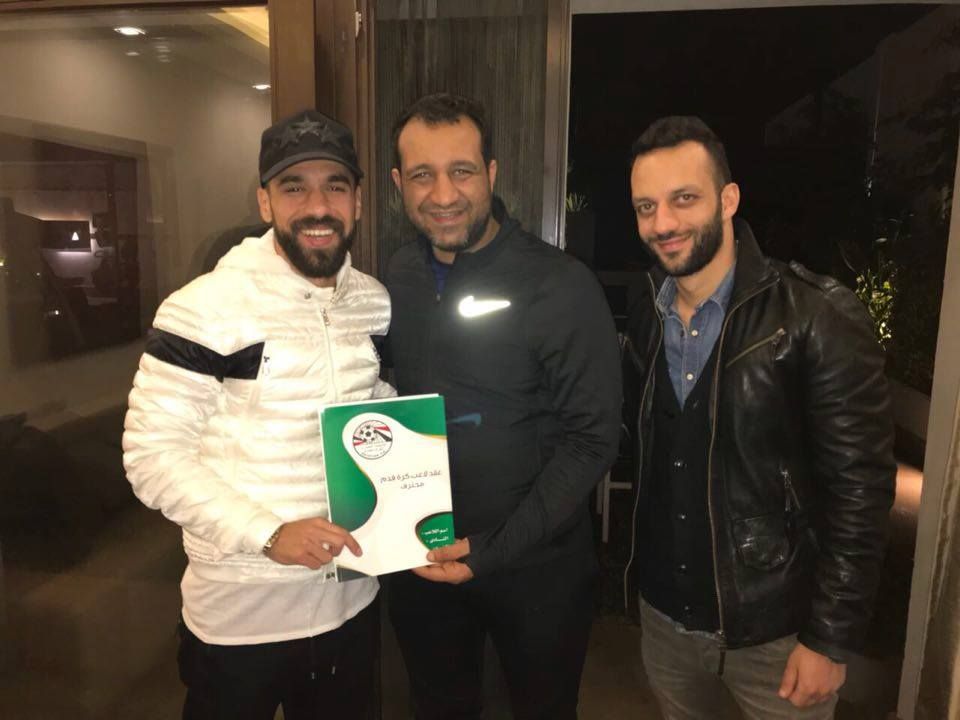 جانب من توقيع السعيد للزمالك