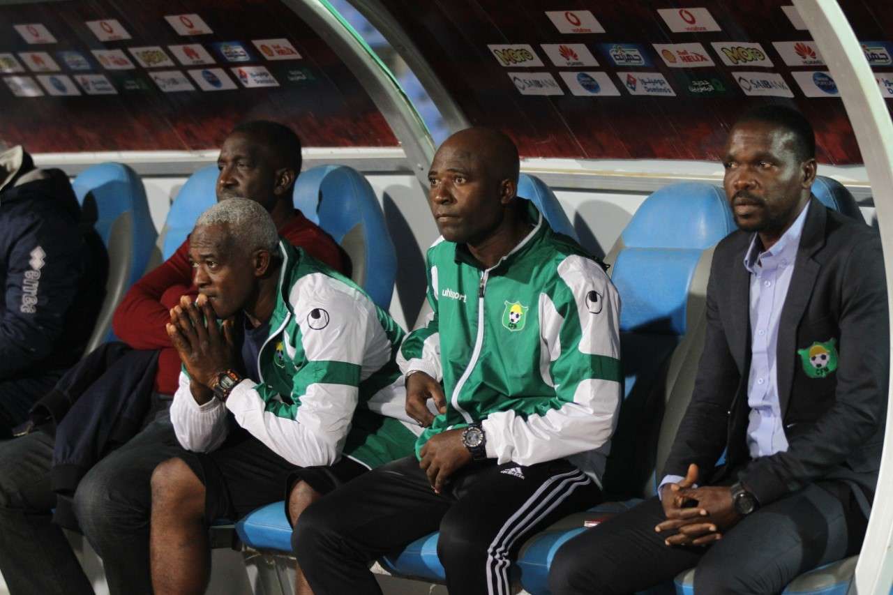 كيفين إيبينجا ( يمينا)