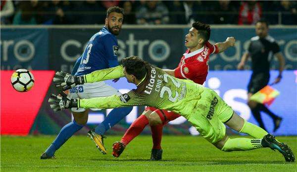 جانب من مباراة بنفيكا وفييرينسي