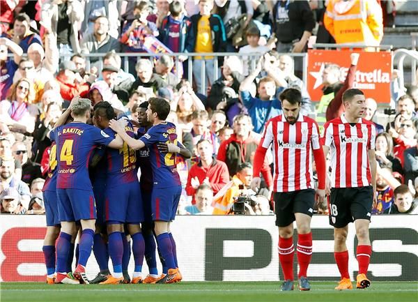 فرحة لاعبي برشلونة