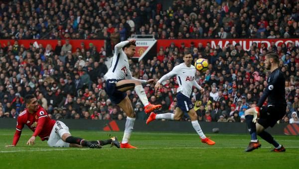2017-10-28t131010z_636015463_rc1d52034d40_rtrmadp_3_soccer-england-mun-tot_reuters