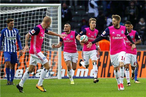 يان فيات أربن بين لاعبي هامبورج 