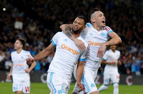 فرحة لاعبي ليون