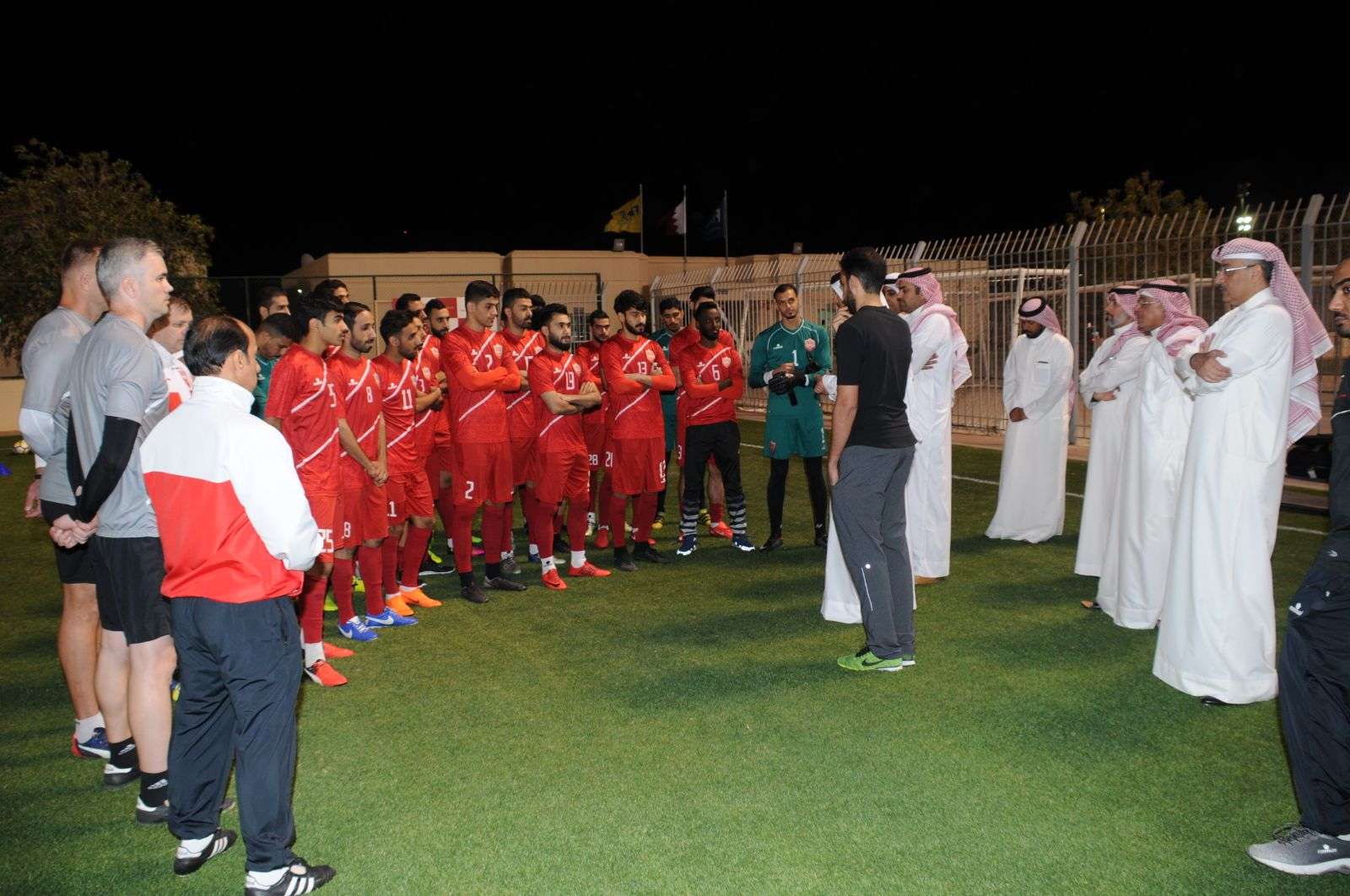 لقطة من زيارة رئيس الاتحاد لتدريب المنتخب