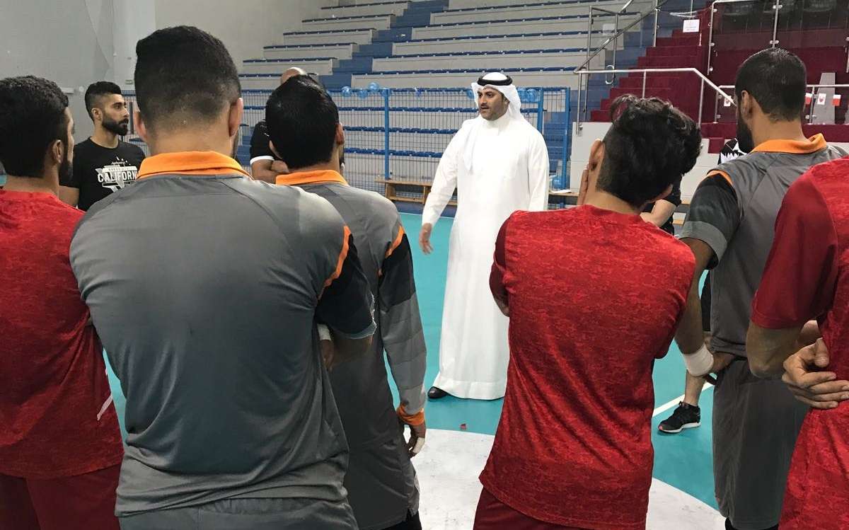 المناعي يتوسط لاعبي المنتخب