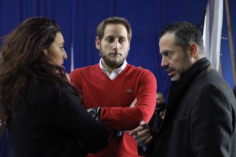  حبيب ظريفة ( يمينا)